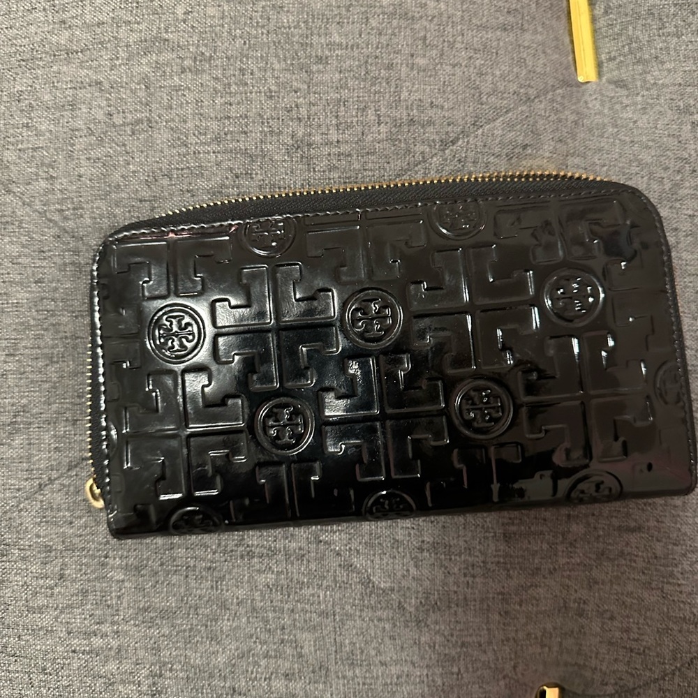Patent leather Tory Burch wallet